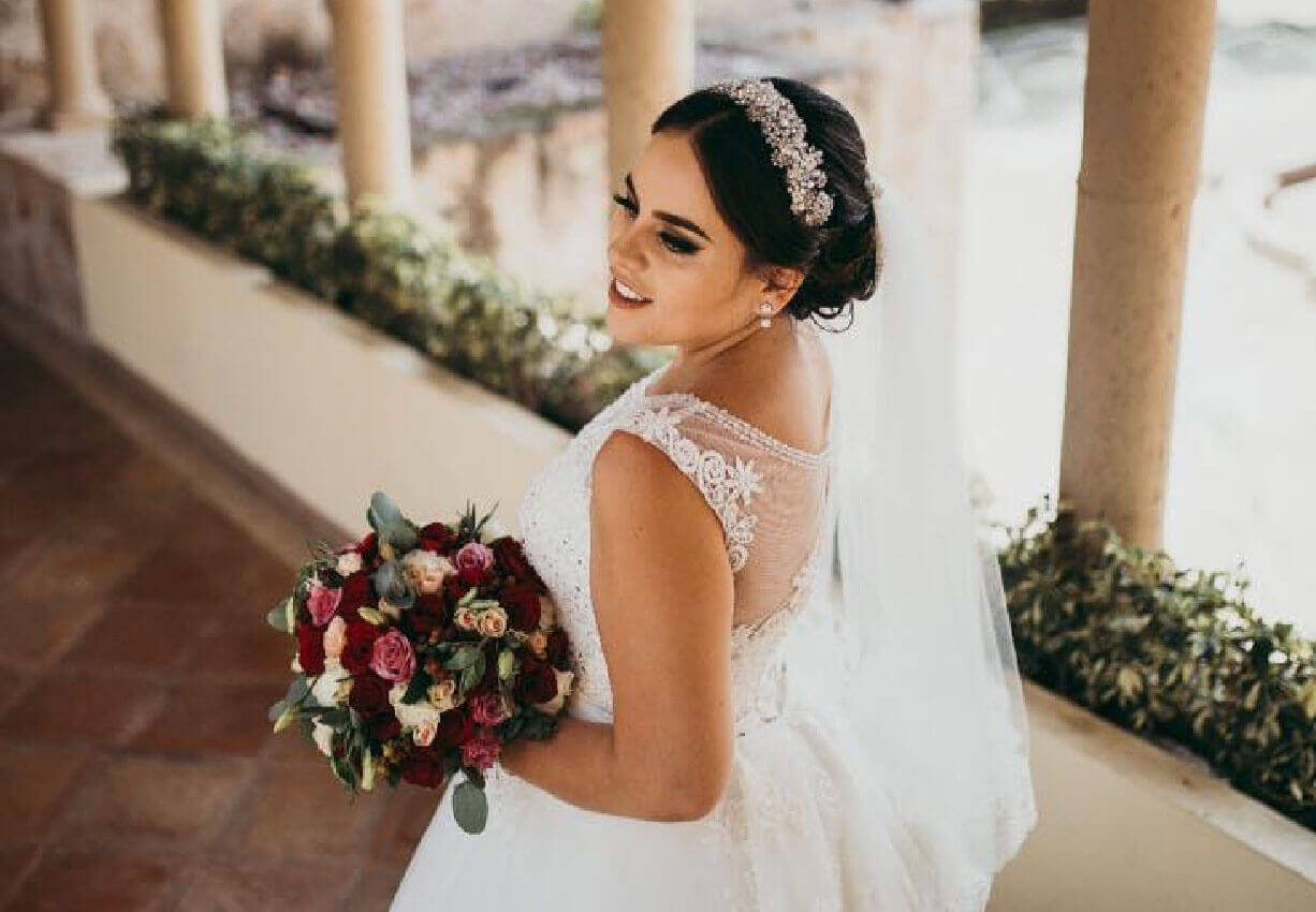 Photo of Mia Novias real bride. Desktop Image